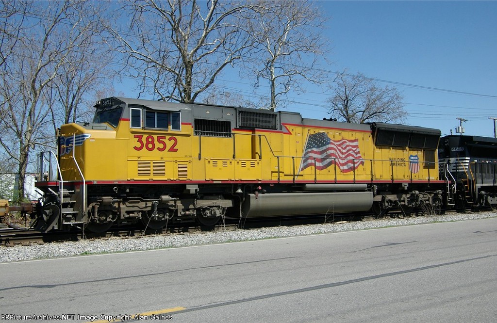 UP SD70M 3852
